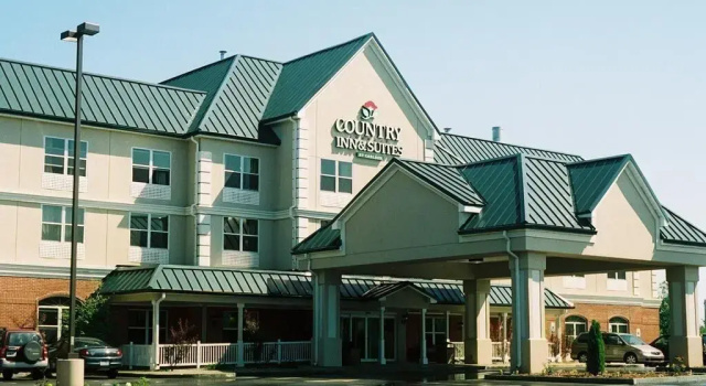 Country Inn & Suites by Radisson, Brockton (Boston), MA, Varaa Hotelli Hotellit New England uima-altaalla, Uima-allas
