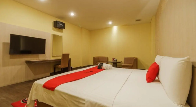 RedDoorz Plus near Dunia Fantasi Ancol, Rezervați Hotel Hoteluri în Jakarta cu parcare, aproape de ITC Mangga Dua, Parcare