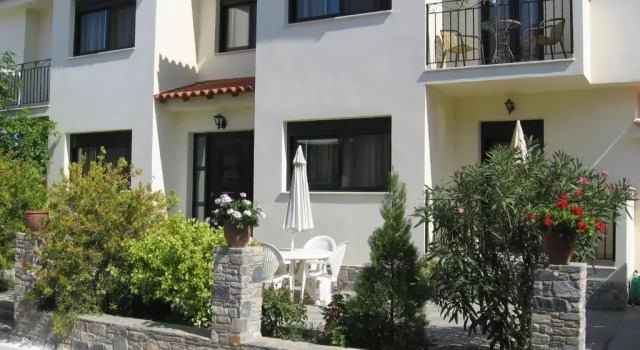 Topaz Apartments