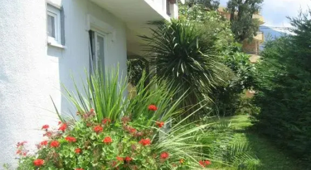 Apartments Mond, Book Apartment Sutomore Bar County