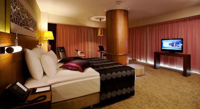 Двухместный люкс c 1 комнатой Crowne Plaza Istanbul Harbiye by IHG
