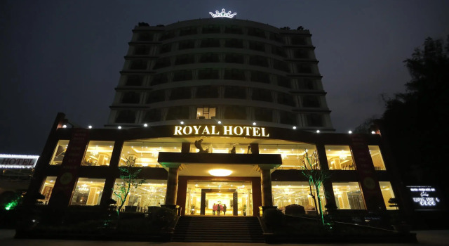 Lao Cai Royal Hotel, Rezervovat Hotel Hotely v Lao Cai s bazénem, Bazén