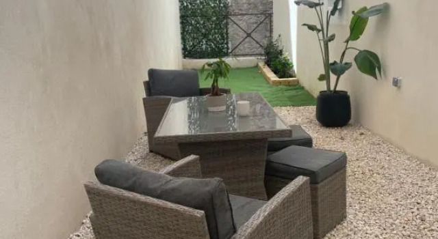 SAKINA Appartement en bord de sorgue, Prenota Appartamento Hotel a Alvernia con parcheggio, Parcheggio