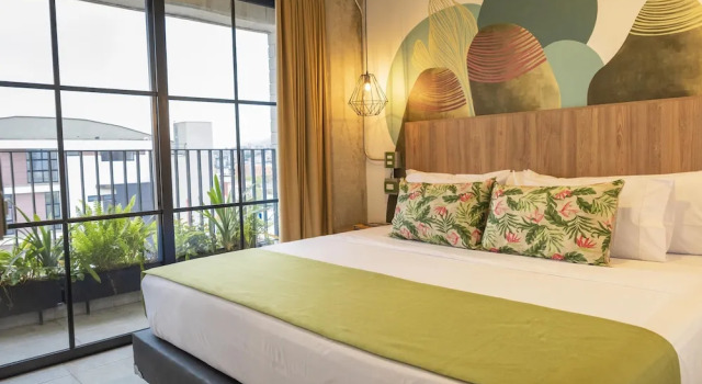 Двухместный номер Superior с балконом и с видом на город Los Patios Hostel Medellin