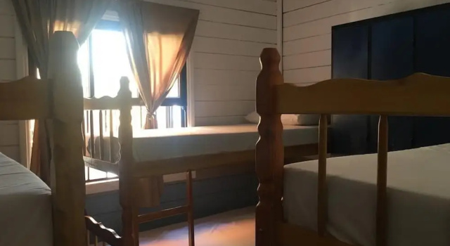 Кровать в общем номере Beach Hostel Cabo Frio