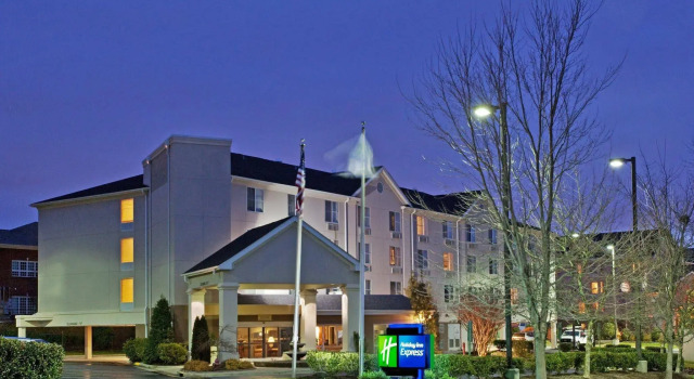Holiday Inn Express Chapel Hill by IHG, Забронировать Отель Дарем Raleigh-Durham Metropolitan Area