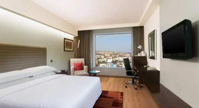 Двухместный клубный номер Standard Four Points by Sheraton Jaipur, City Square