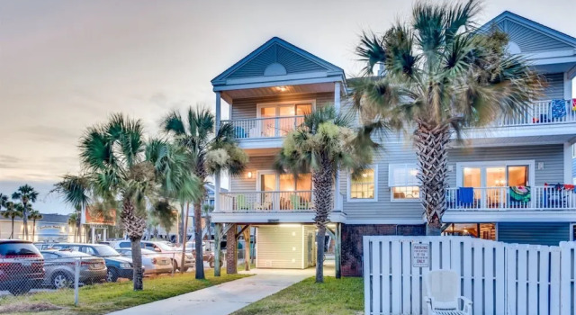 An Amazing Surfside Beach Escape, Забронировать Дом для отпуска Коттеджи Южной Каролины, Коттедж