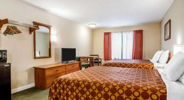 Четырёхместный номер Standard Hotel Avenida, San Clemente Beach