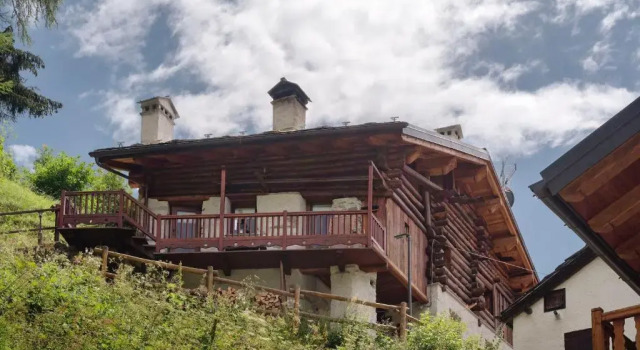 HelloChalet - Chalet da MiRo - Sunny terraces with stunning Matterhorn views, reachable on foot only, Забронировать Шале Отели в центре Вальтурнанш, в центре