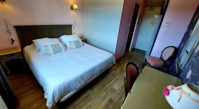 Двухместный номер Standard с видом на бассейн Hôtel Les Hauts de Mourèze