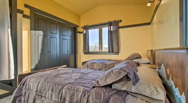 Апартаменты Updated Townhouse w/ Pergola, Walk to Downtown!