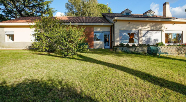 Exquisite Villa in Montefiascone with Garden