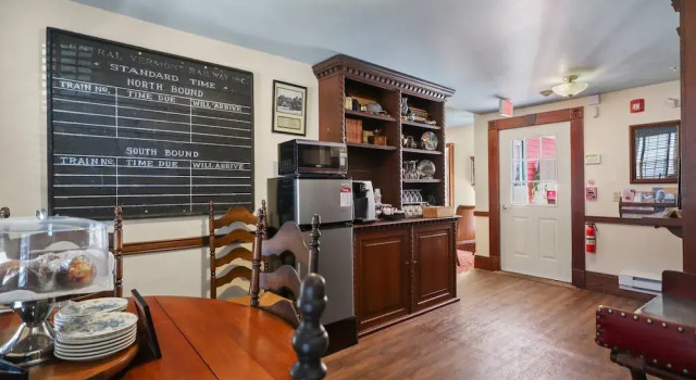 Trainmasters Inn, Buchen Sie Bed & Breakfast Hotels in New England mit Parkplatz, Parkplätze