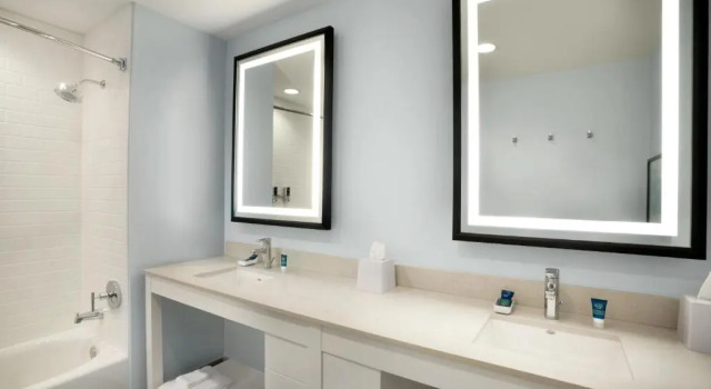 Двухместный номер Guest Four Points by Sheraton Miami Airport