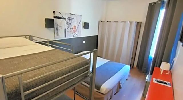 Четырёхместный номер Standard Hôtel Colbert