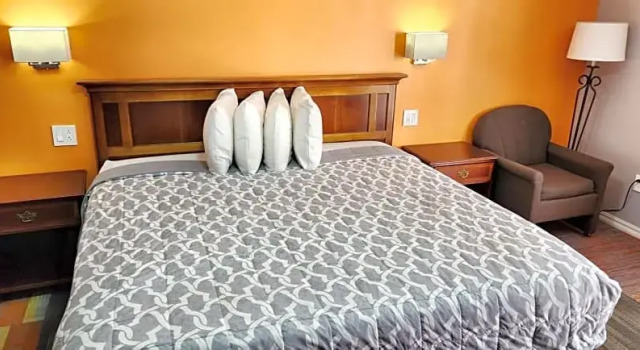 Двухместный номер Superior Swiss Village Inn