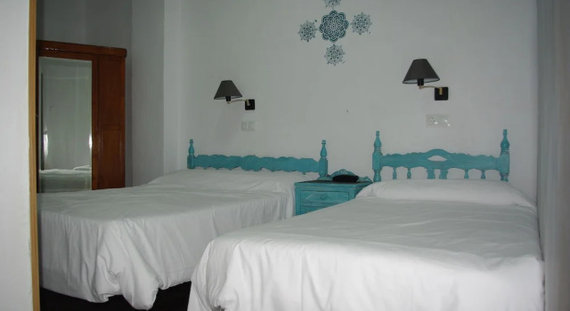 Трёхместный семейный номер Standard Hotel Lanjaron