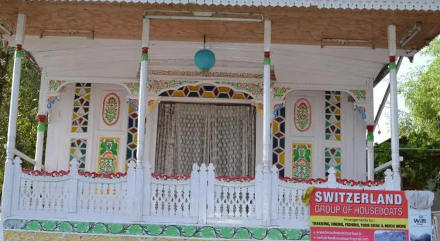 Kings Throne House boats, Забронировать Отель Бизнес-отели Jammu & Kashmir Ski, 4* 5*
