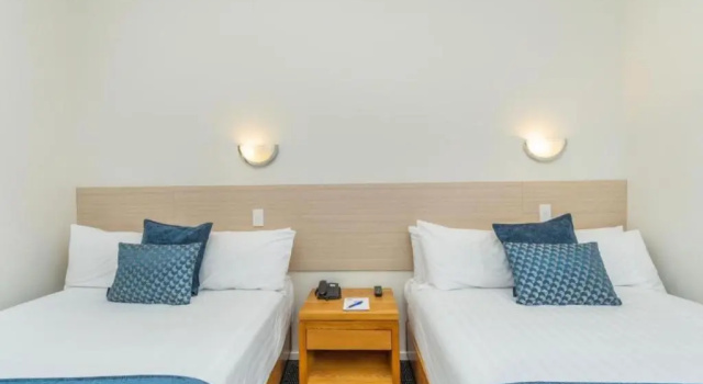 Шестиместный номер Standard Ramada by Wyndham, Hamilton City Center