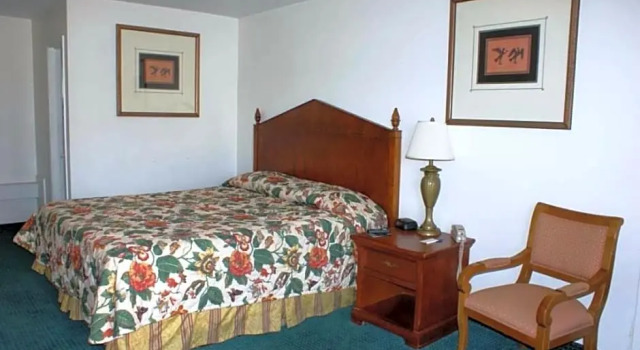 Двухместный люкс HWY Express Inn and Suites