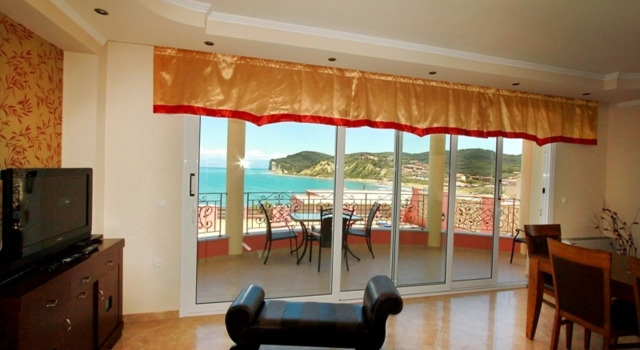 Romanza Villa, Book Villa Villaer i Avliotes, Villa