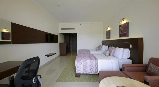 The Gateway Hotel Lakeside Hubli, Boek Hotel Hotels in Bangalore met zwembad, Zwembad