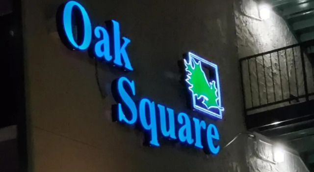Апартаменты Oak Square Condo #309 by RedAwning