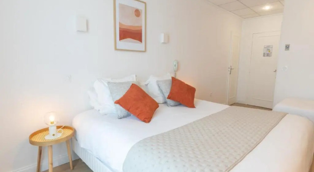 Трёхместный номер Standard Hôtel Porte Mars - Reims Gare Centre Arena