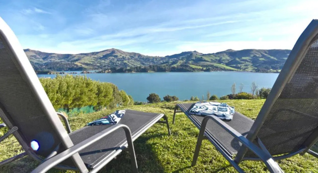 Hector's Tiny House - Akaroa Holiday Home