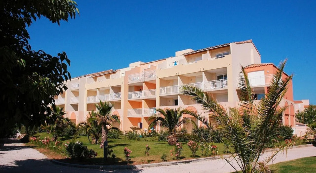 Golfside Coastal Apartment With Terrace, Book Lejlighed Agde Canal du Midi