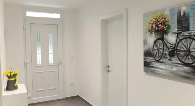 Apartments Emilija, Varaa Huoneisto Hotellit Split-Dalmatia pysäköinnillä, Pysäköinti