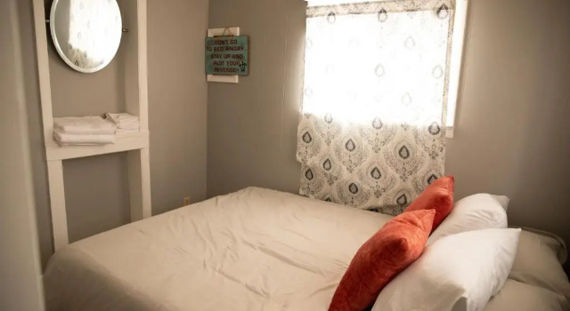 Rustic 2 Bedroom Boho Apartment, Забронировать Апартаменты/квартира Апартаменты Ларами, рядом с Matthew Shepard Memorial, Апартаменты/квартира