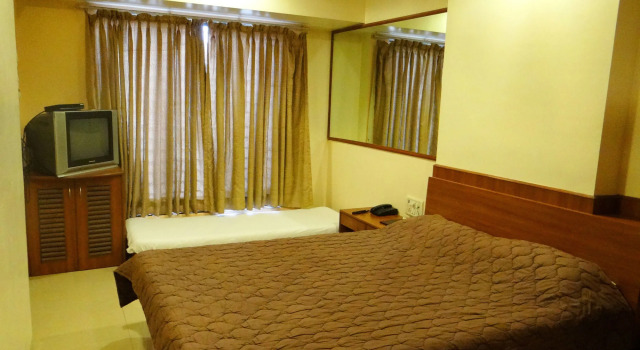 Hotel Lucky Goregaon