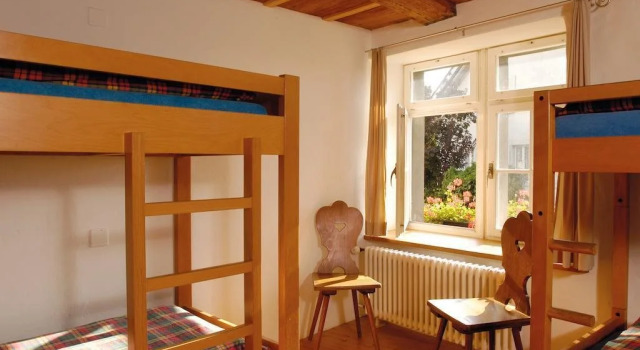 Brugg Youth Hostel, Забронировать Хостел Бругг 