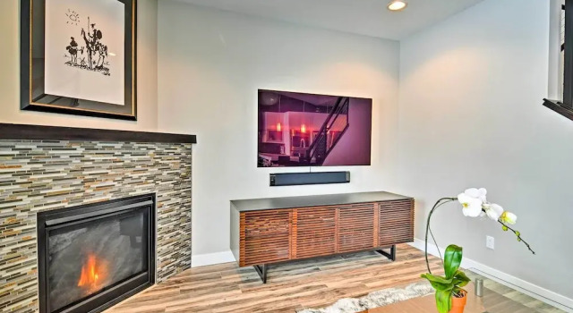 Modern Anchorage Townhome - By Delaney Park Strip!, Rezerwuj Hotel Anchorage Alaska