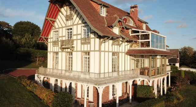 The Old Fenwick House, Book Apartment  