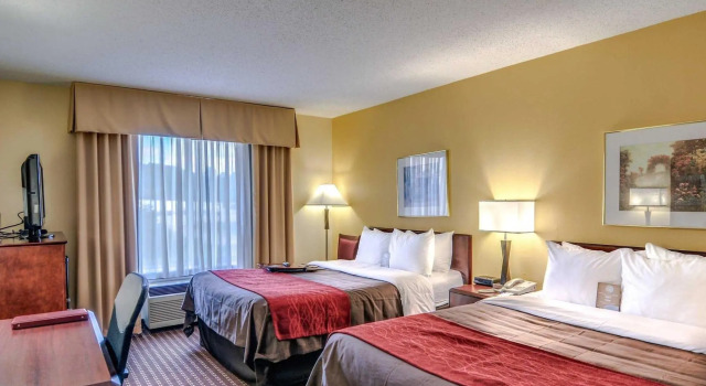 Четырёхместный номер Standard Comfort Inn & Suites Hillsville I-77