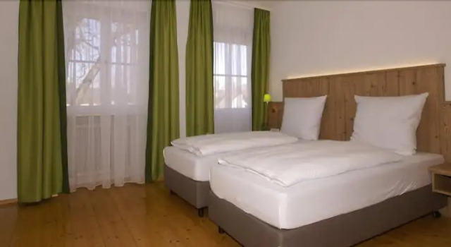 Wirtshaus Oberbachern, Varaa Hotelli Hotellit Baijeri pysäköinnillä, Pysäköinti