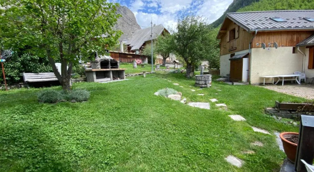 Апартаменты с 2 комнатами LE MYOSOTIS bel appartement dans vieille ferme de montagne rénovée