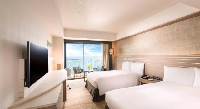 Двухместный номер с балконом и с видом на океан DoubleTree by Hilton Okinawa Chatan Resort