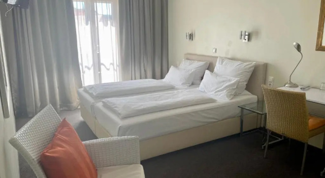 Двухместный номер Standard с балконом Hotel Central