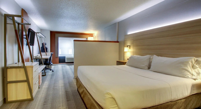 Двухместный люкс Holiday Inn Express Milwaukee North Brown Deer/Mequon by IHG