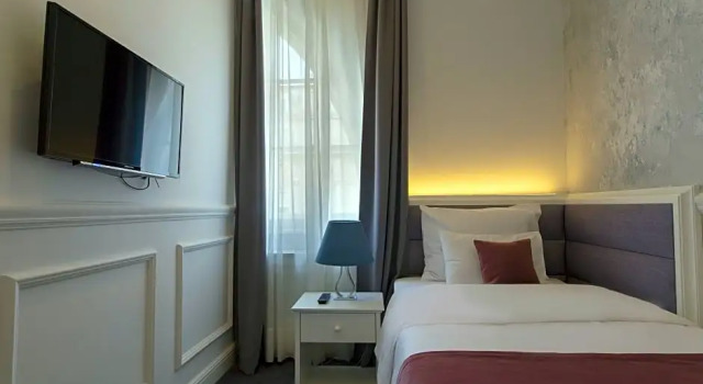 Полулюкс Public House Hotel