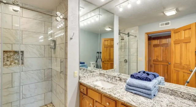 Spacious Osage Beach Home w/ Panoramic Lake Views, Забронировать Дом для отпуска Коттеджи Осейдж-Бич, Коттедж