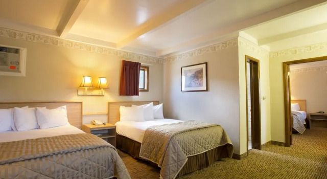 Двухместный семейный люкс Glenwood Springs Cedar Lodge