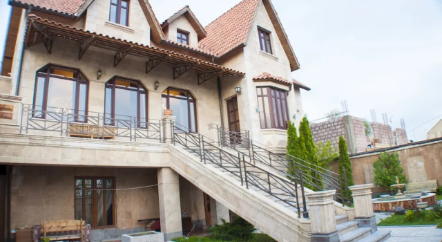 Мини-отель Chateau Gabriel, Забронировать Отель Отели Еревана 4 звезды, рядом с Голубая мечеть, 4*