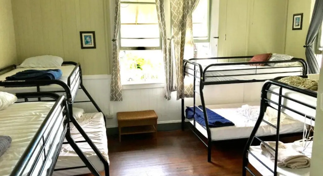 Кровать в общем номере (мужской номер) Howzit Hostels Hawaii