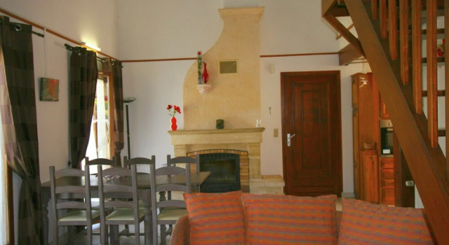 Welcoming Holiday Home with Private Pool in Cereste, Rezervasyon Otel Cereste Route de la Lavande