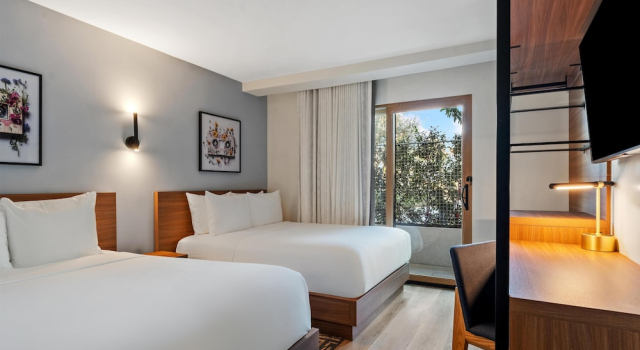 Четырёхместный номер Standard Цокольный этаж The Anthem Los Angeles Stadium District, Tapestry by Hilton